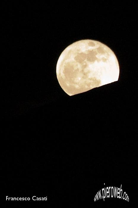009 La luna spunta dalla cima Foppazzi.jpg